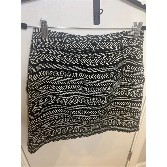 Maeve Anthropologie Black White Geometric Tribal Button Front Mini Skirt 4 boho - Picture 3 of 6